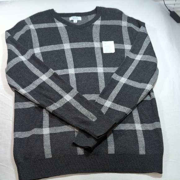 Croft & Barrow Gray V-Neck Sweater - Picture 1 of 12